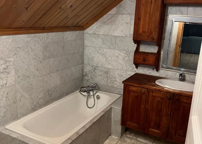 Hotel Cápsula Fengselet Gjestegard Leira (Innlandet)